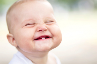 Os dentes do seu filho estão nascendo?