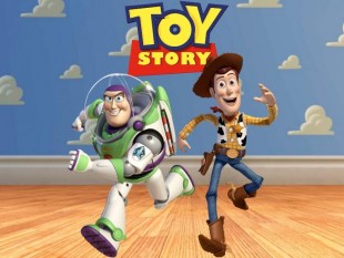 pai e filha cantam tema do Toy Story