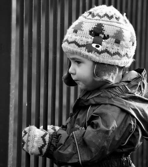 Criança com roupa de inverno. Criança com roupa de inverno.